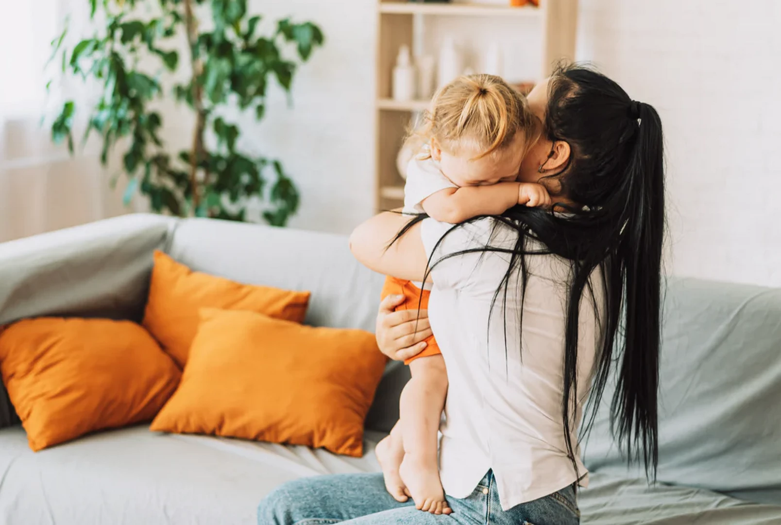 در آغوش گرفتن و تماس فیزیکی کودکان