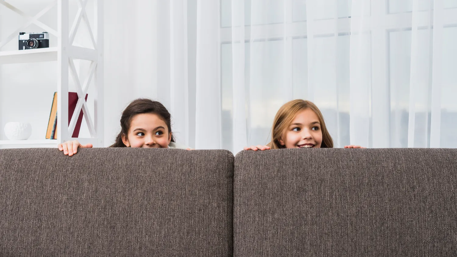 بهترین بازی برای آموزش زبان انگلیسی به کودکان - باززی قایم موشک حروف 